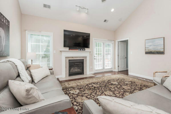 917 S ENGLISH STATION RD, LOUISVILLE, KY 40299 - Image 1