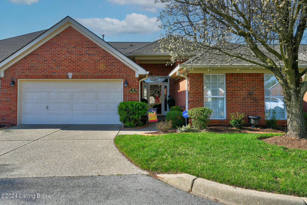 10402 DOVE CHASE CIR, LOUISVILLE, KY 40299, photo 1 of 28